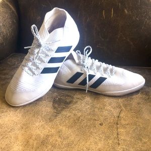 Girl Sz3 Adidas Nemeziz indoor soccer futsal shoes